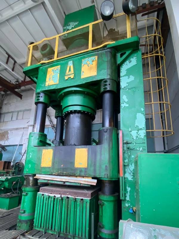2000 ton Hydraulic Press Dnepropress D2243 – photo 1