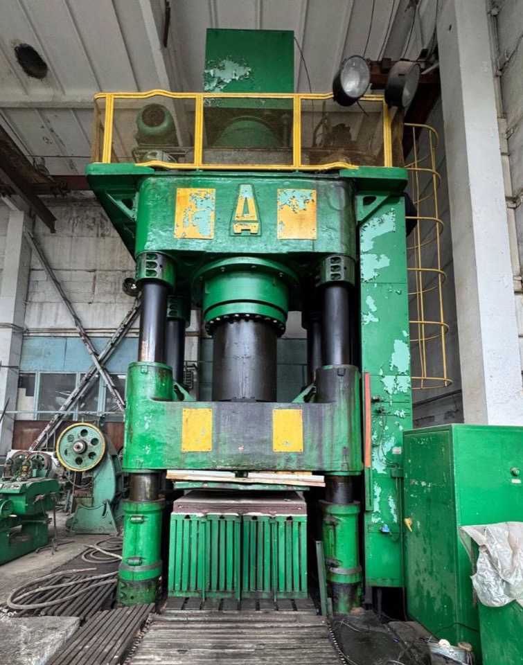 2000 ton Hydraulic Press Dnepropress D2243 – photo 2