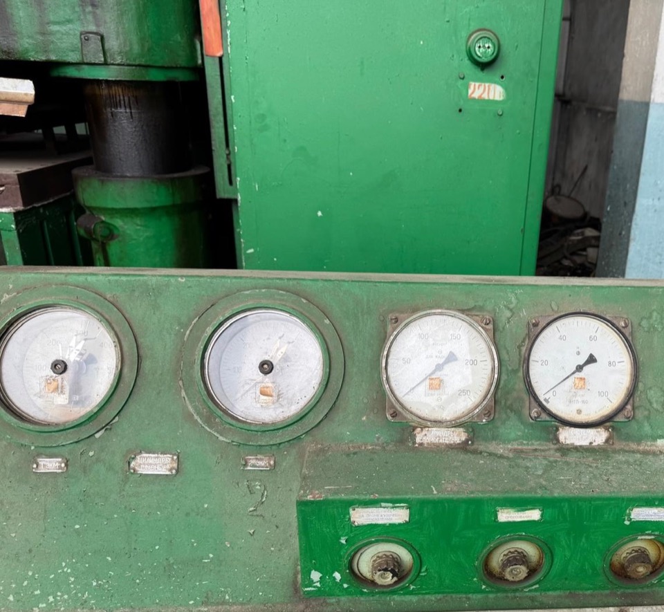 2000 ton Hydraulic Press Dnepropress D2243 – photo 8